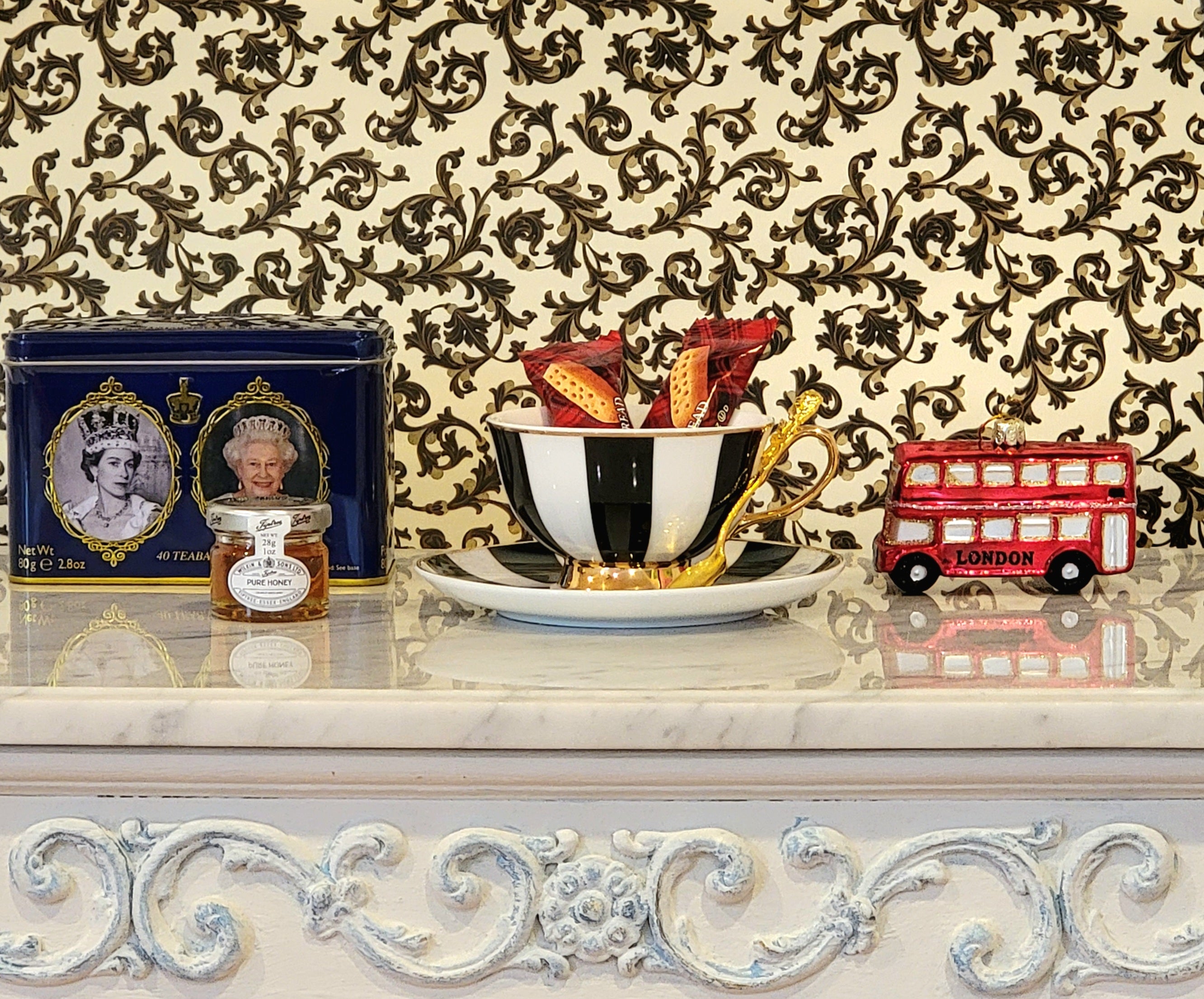 The Queen's Tea Time Simply Me Box