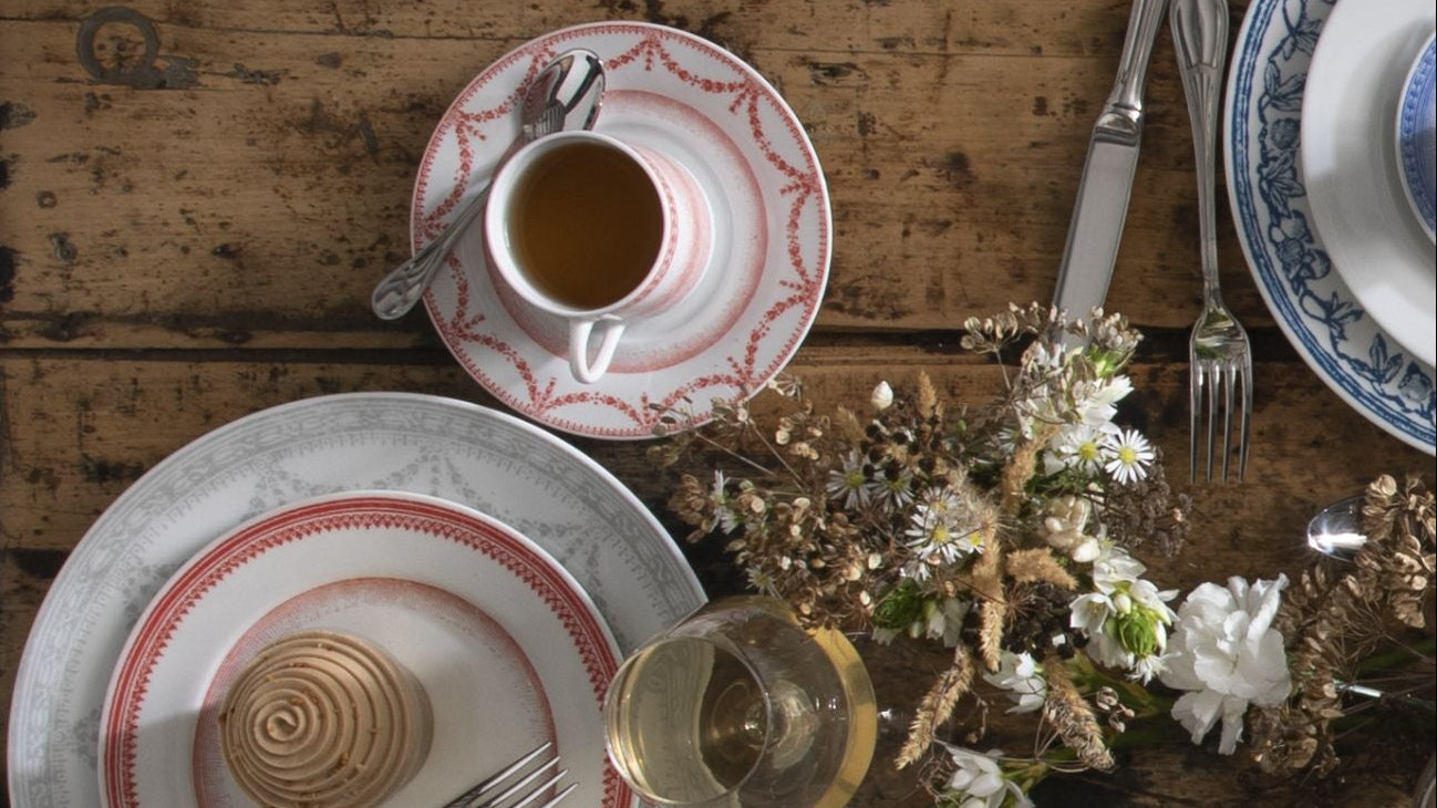 Grand Siecle Tea Cup and Saucer, Set of 4