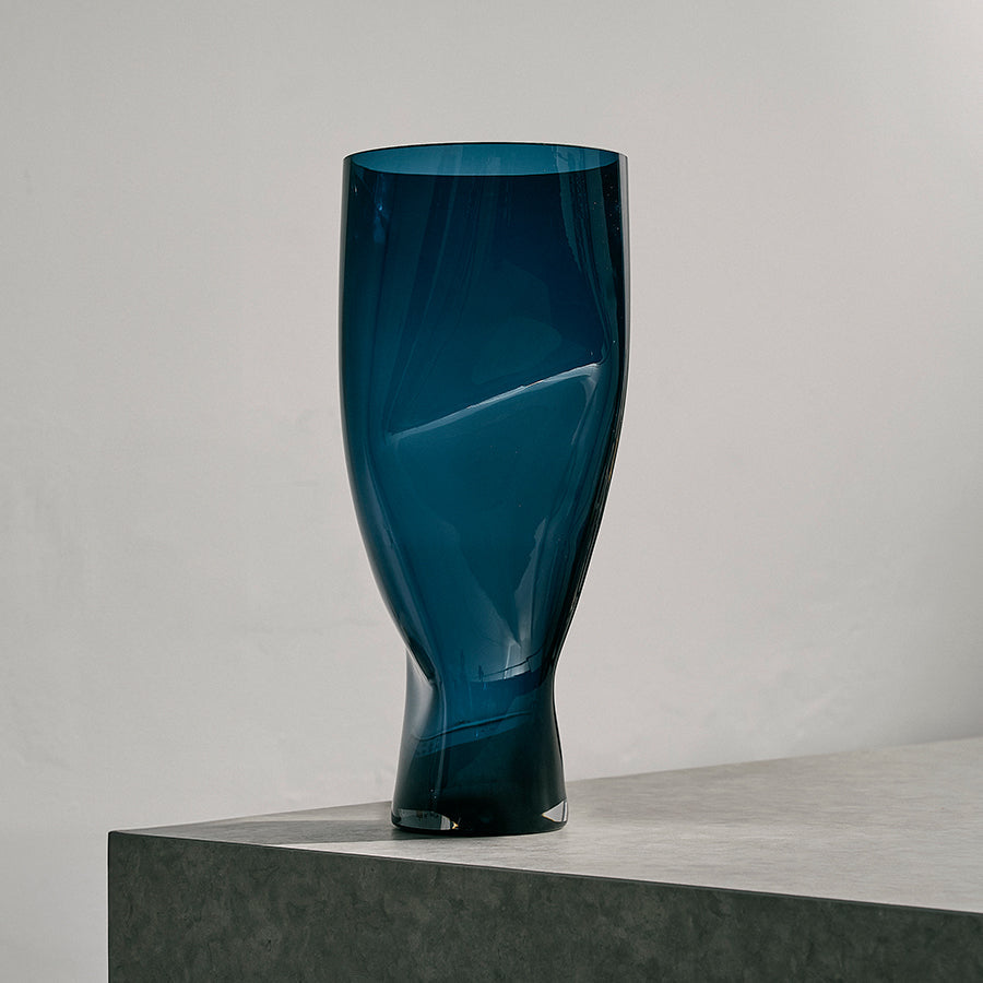 Squeeze Vase Midnight Blue XL Orrefors