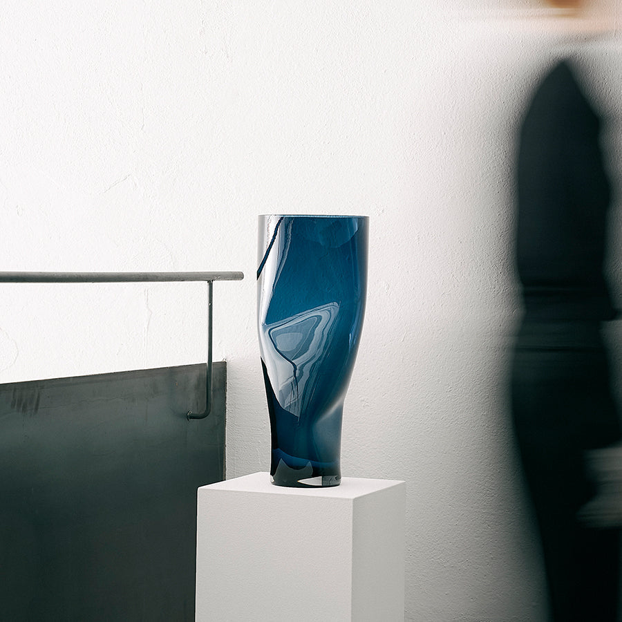 Squeeze Vase Midnight Blue XL Orrefors