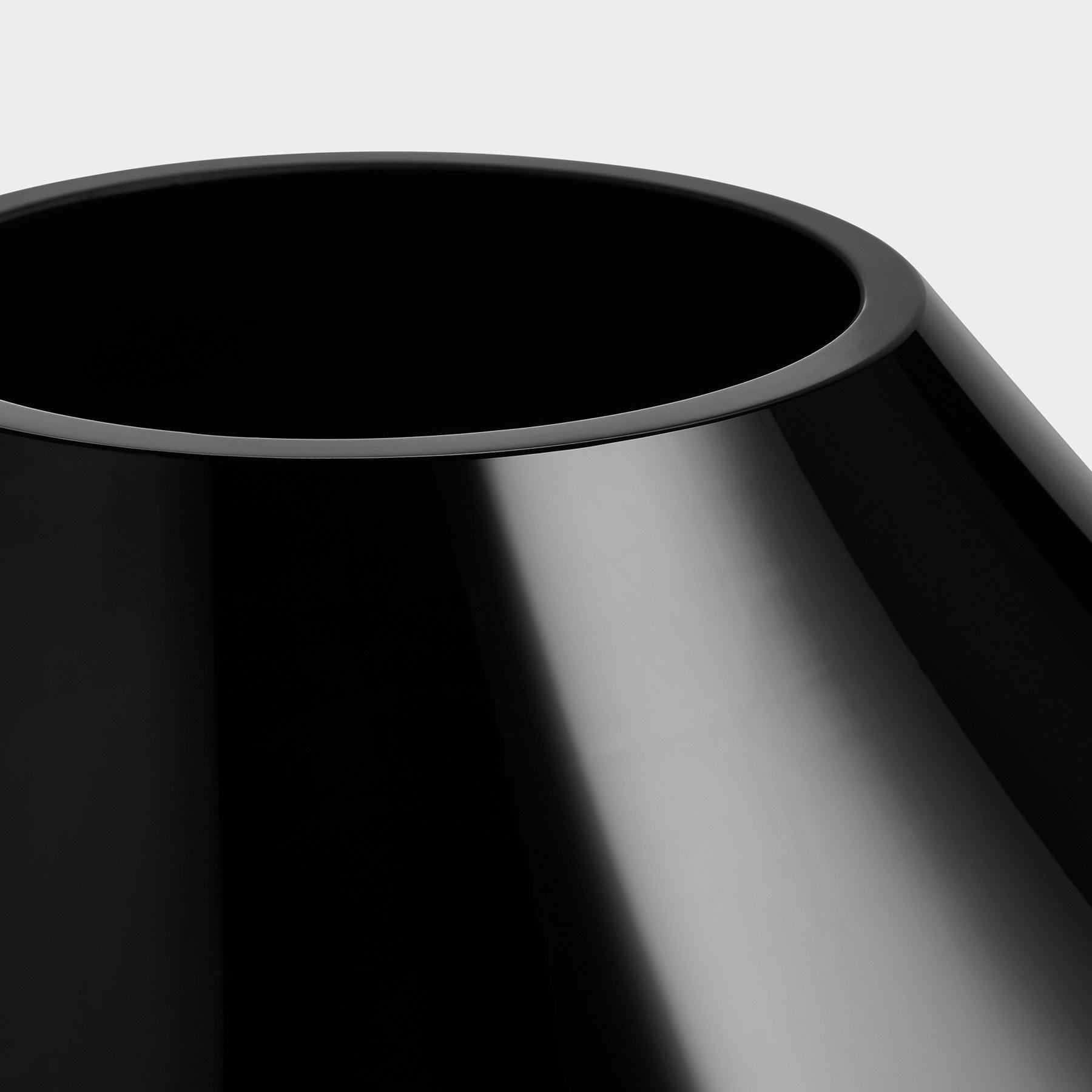 Ebon Black Vase Medium