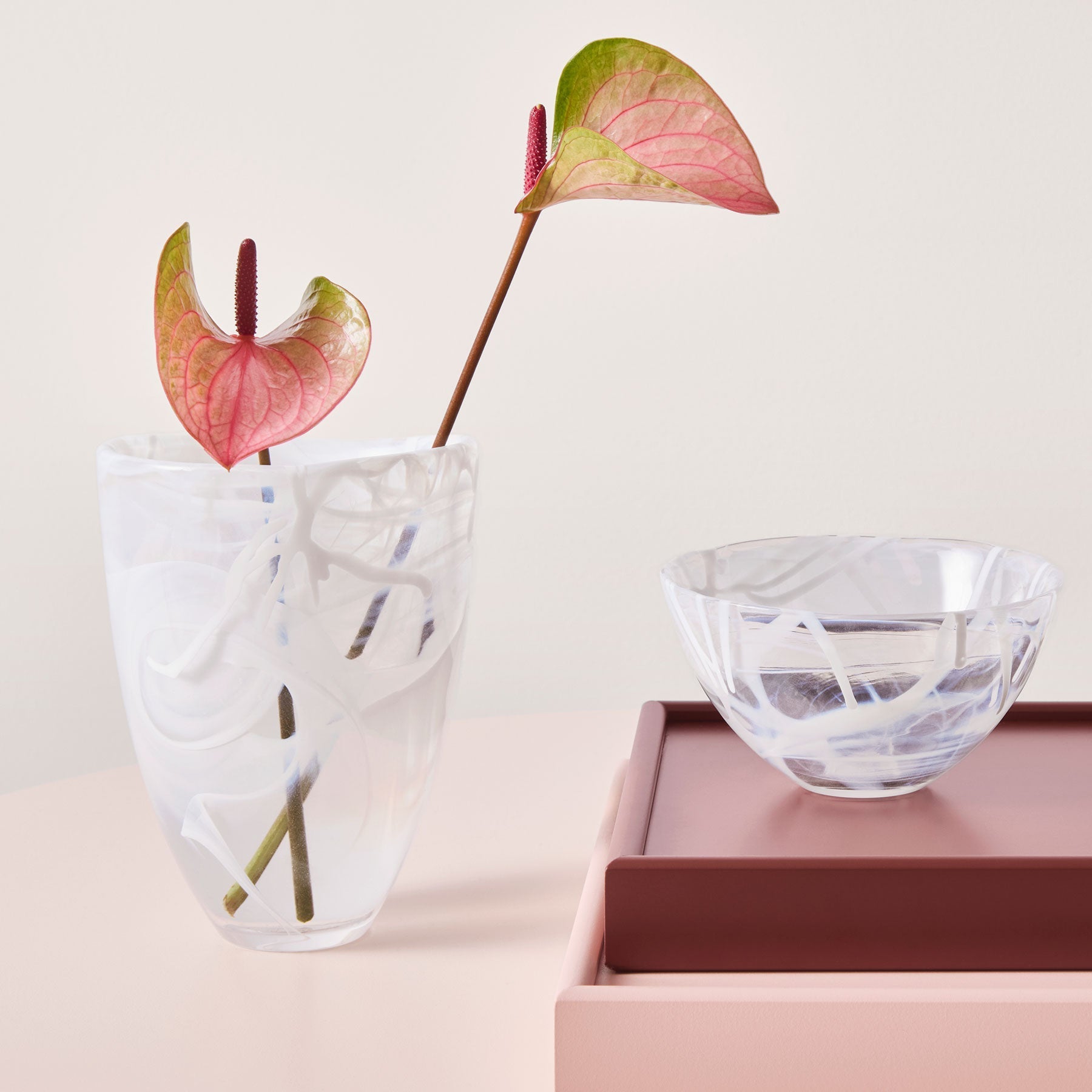 Contrast Vase White/White Kosta Boda