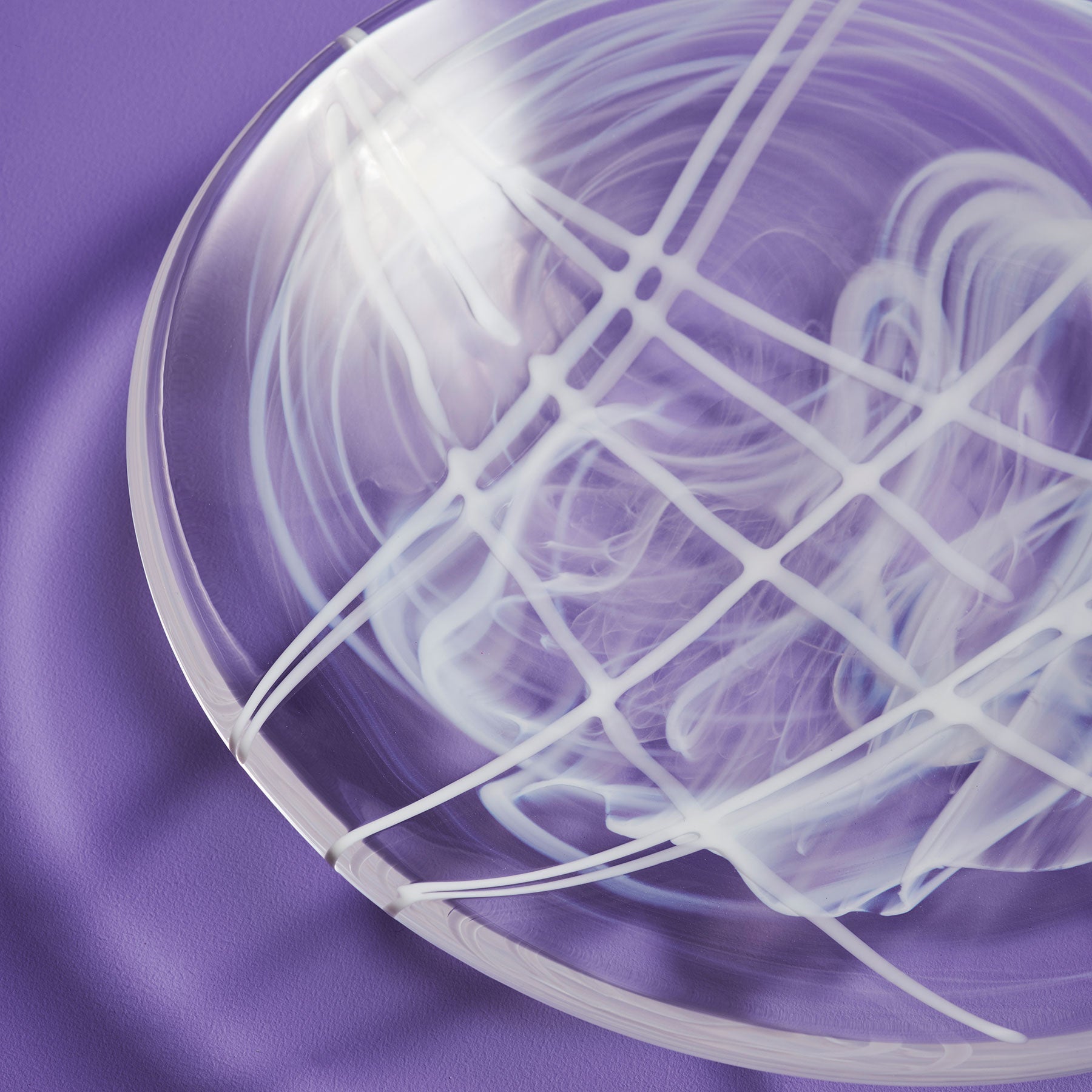 Contrast Dish White/White Kosta Boda