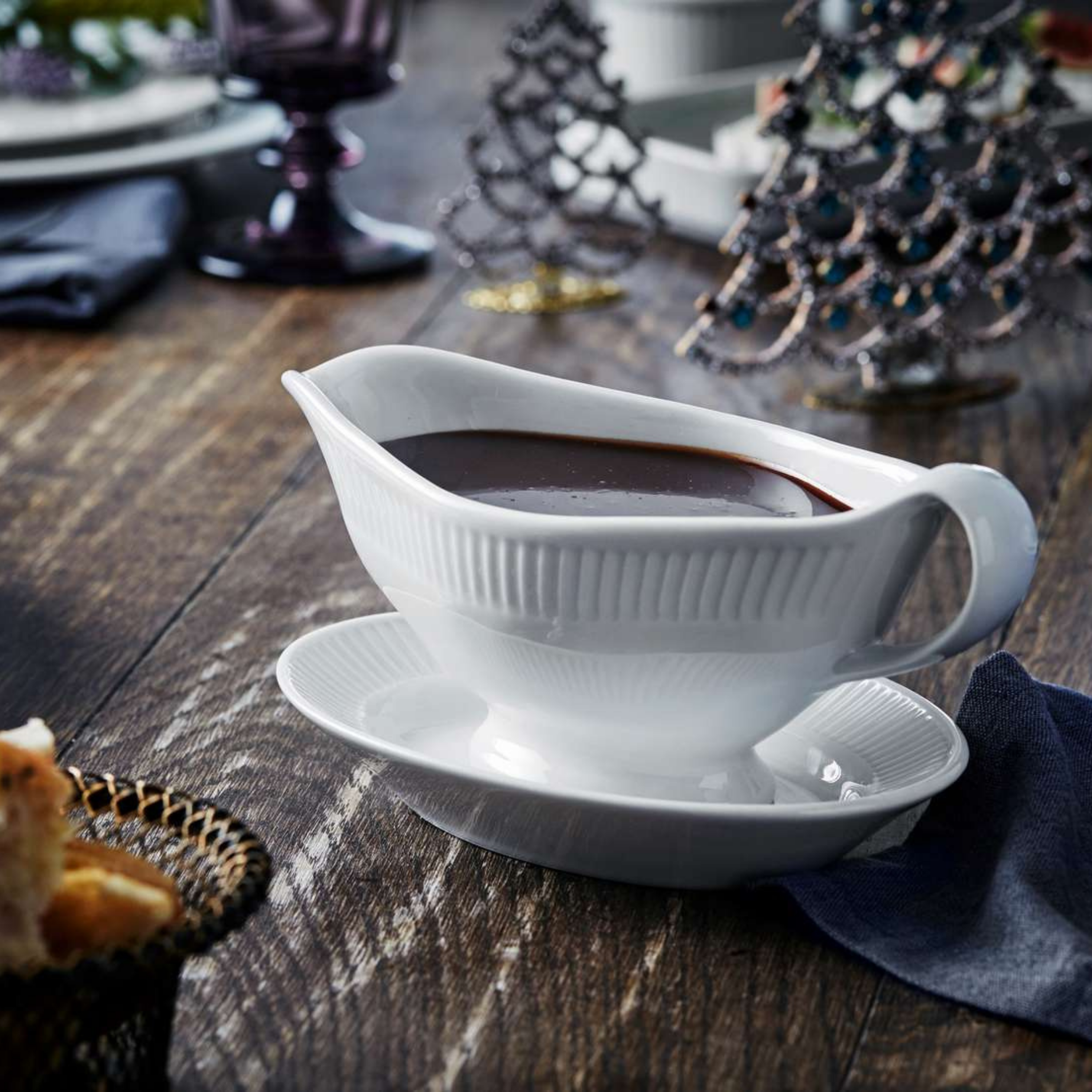 Plisse Sauceboat and Underplate