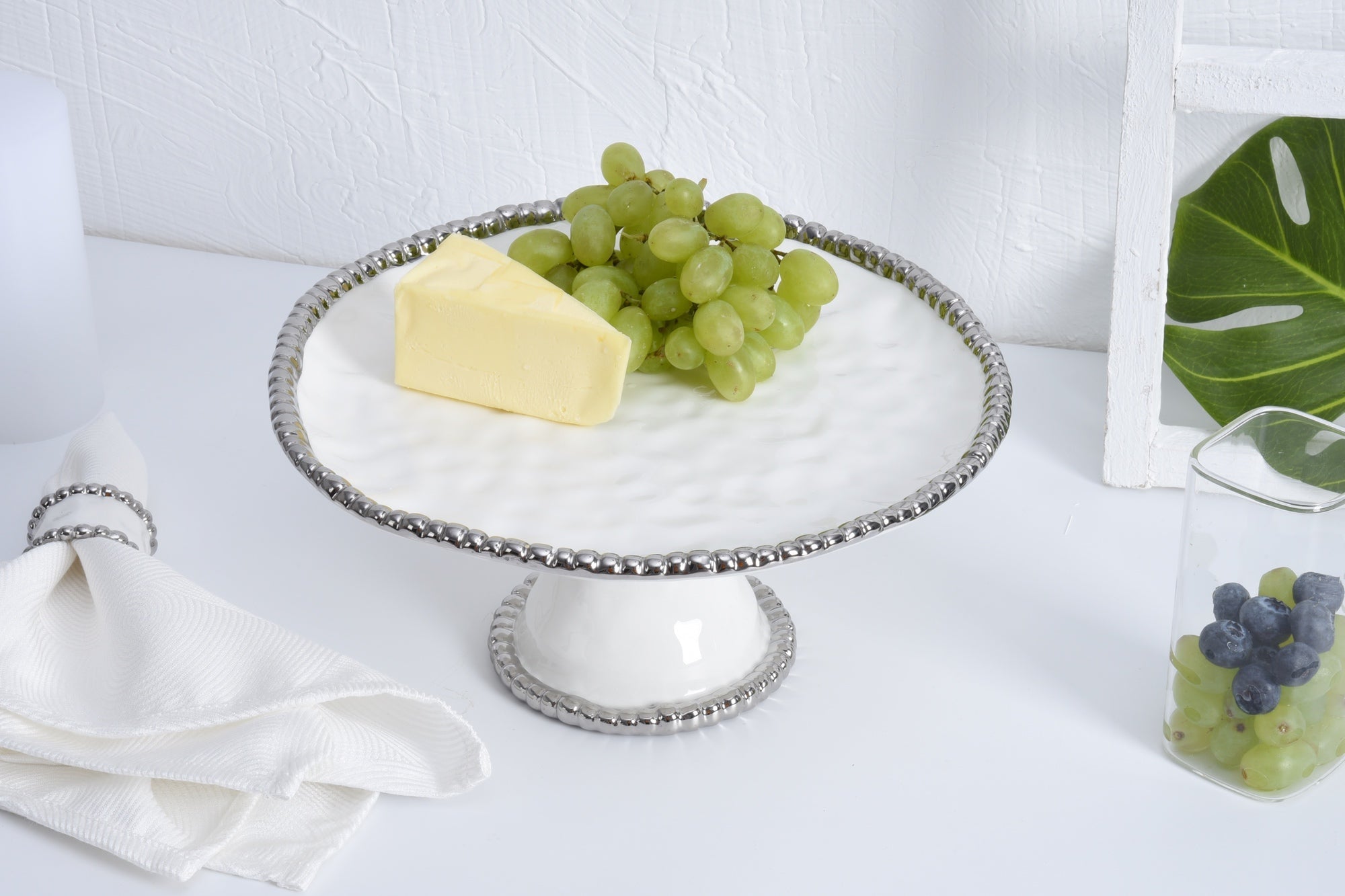 Salerno Round Cake Stand Pampa Bay