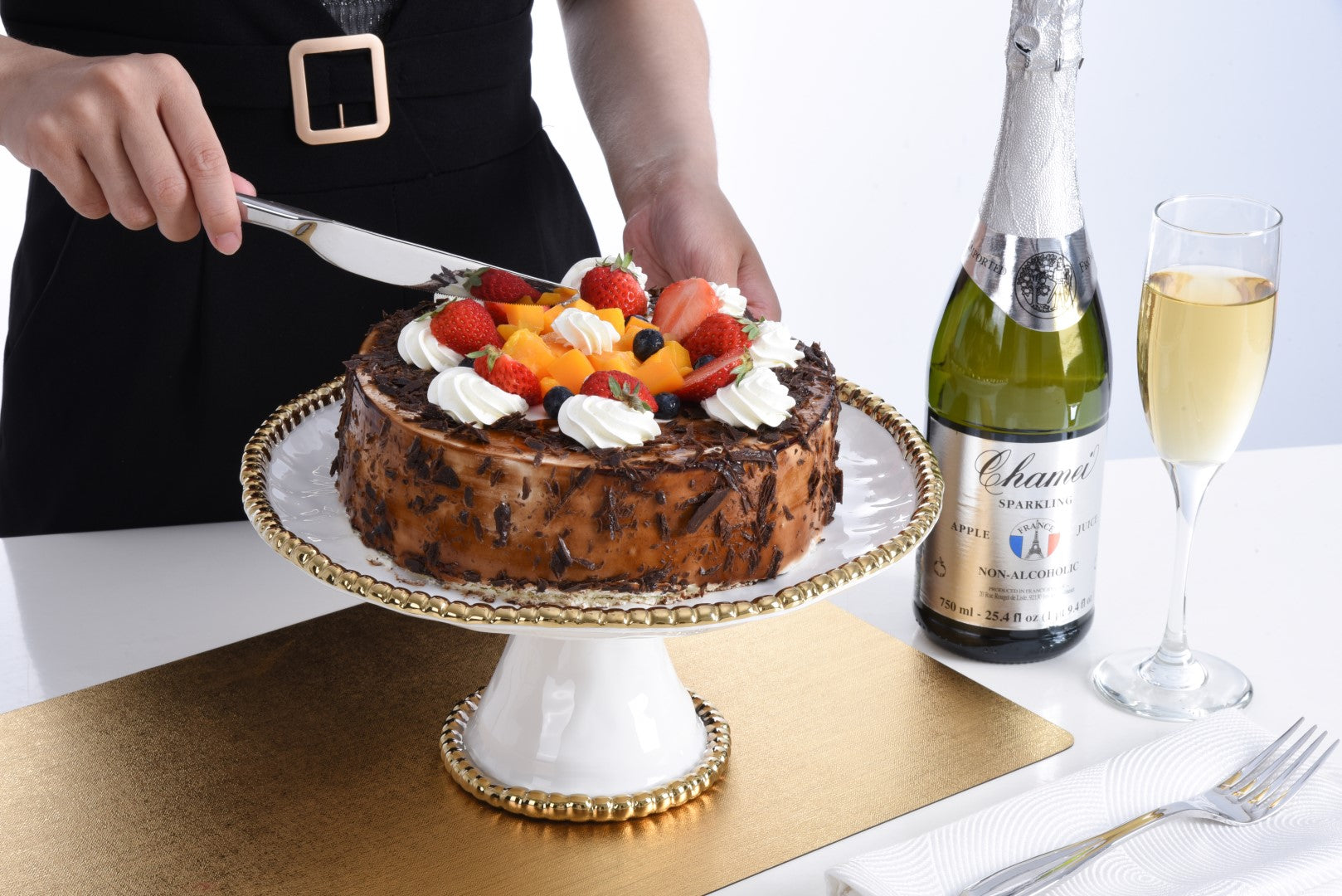 Golden Salerno Round Cake Stand Pampa Bay