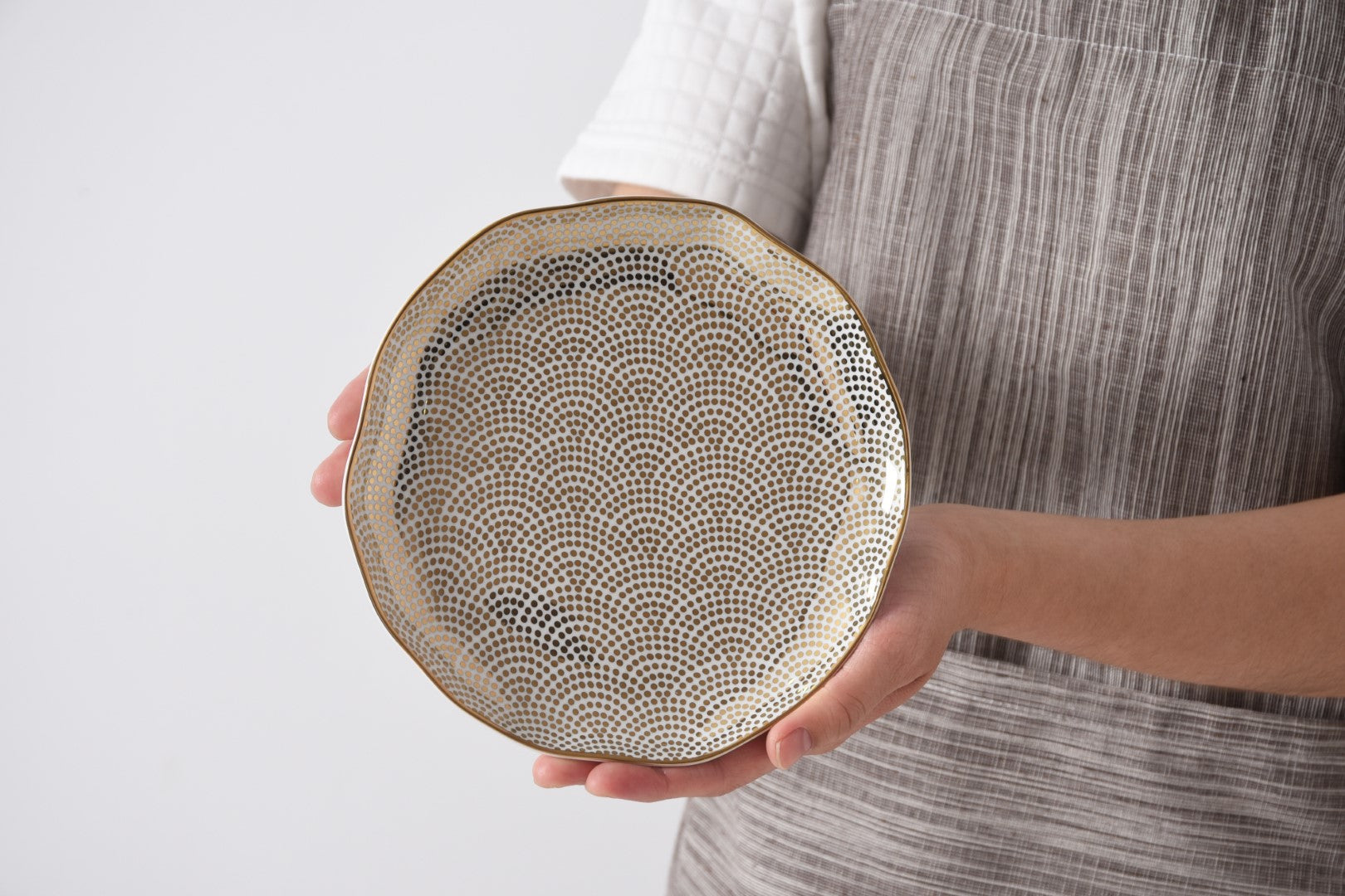 Sensu Round Appetizer/Dessert Plate Simply Me Box