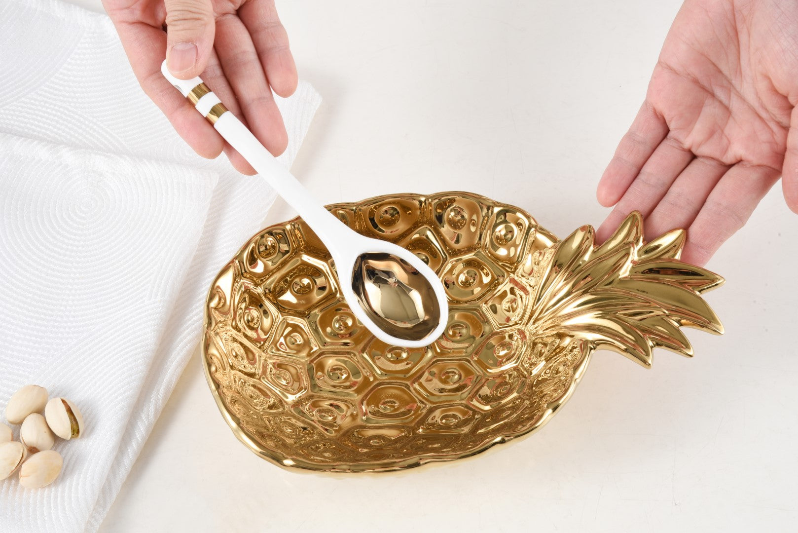 The Golden Pineapple Set Pampa Bay