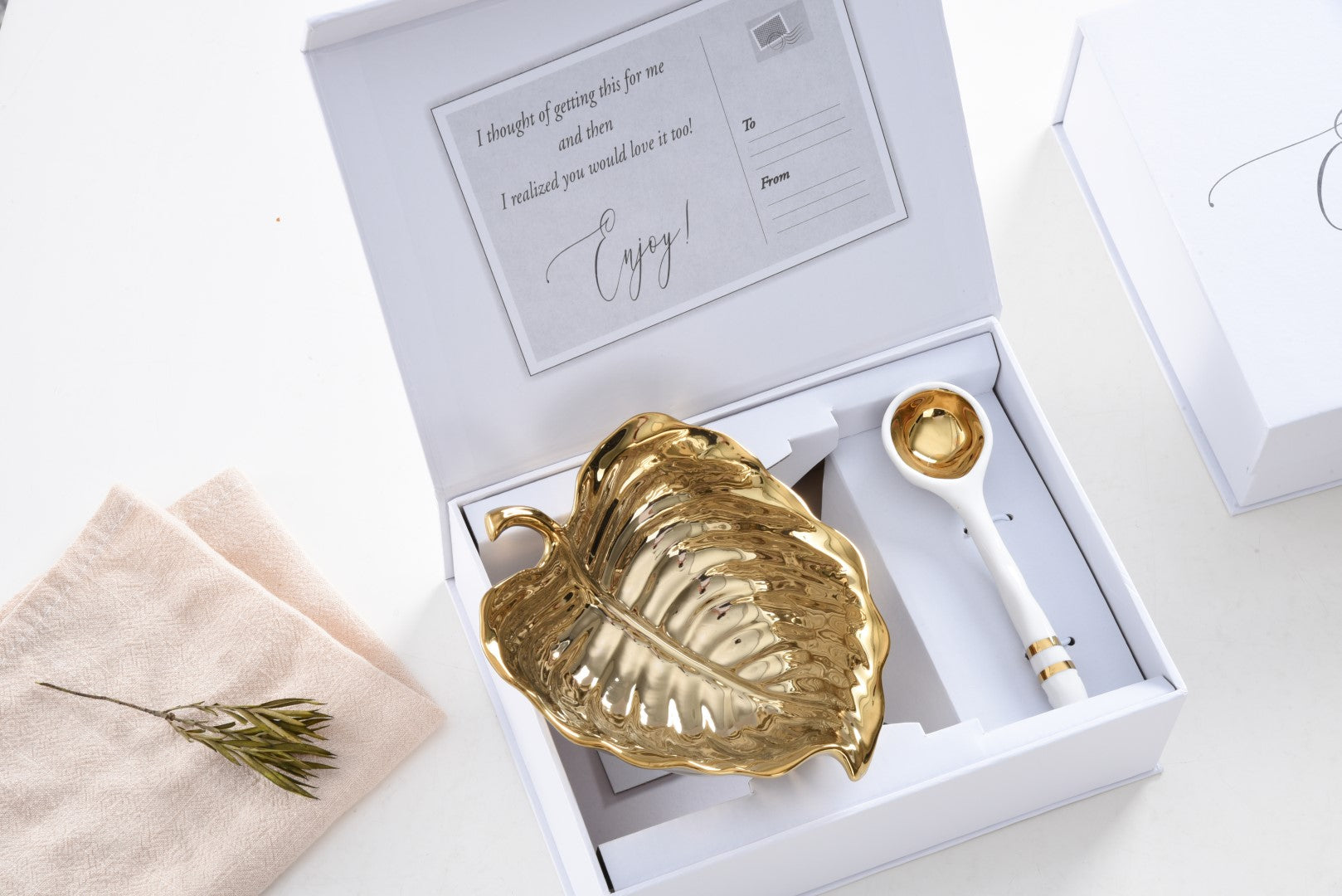 The Gold Leaf Set Pampa Bay