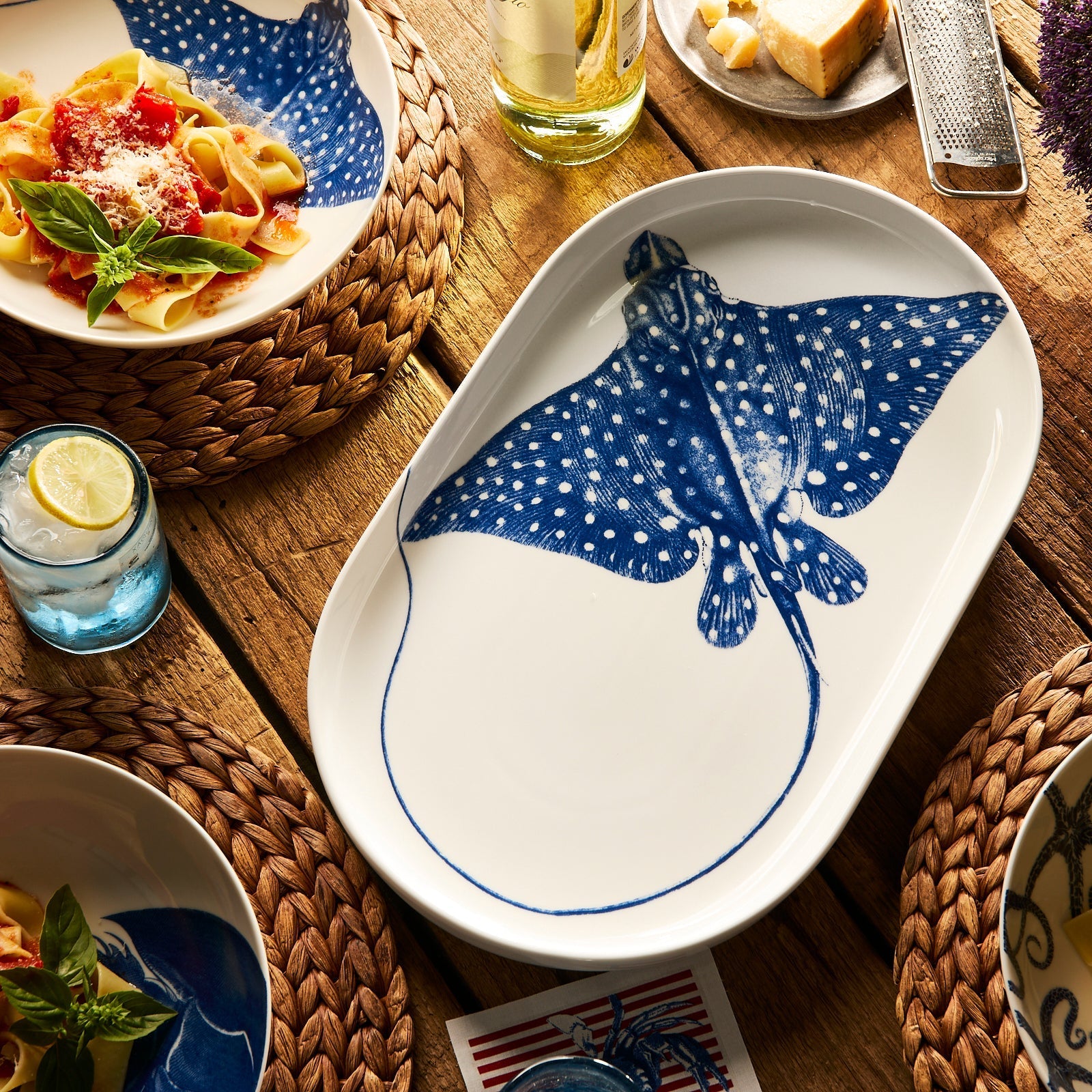 "Ray" the Stingray Large Coupe Oval Platter