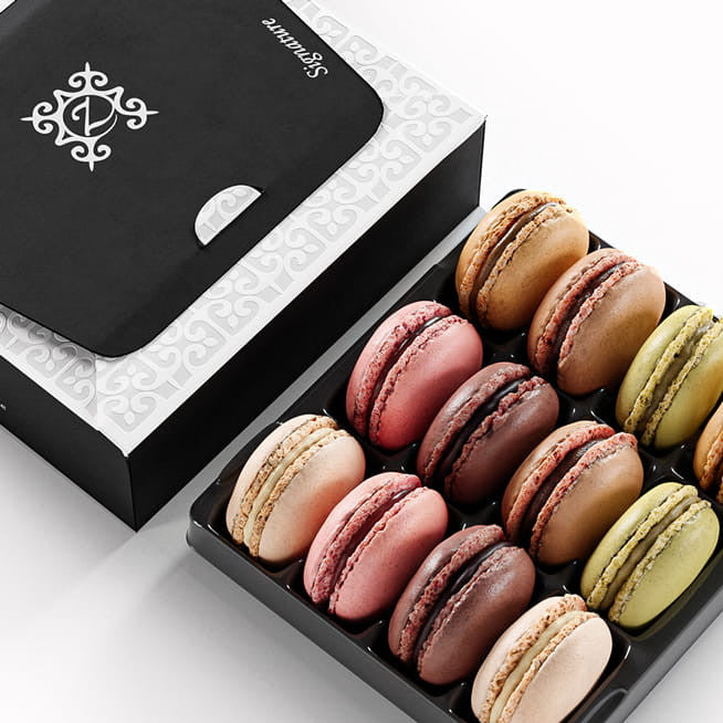 Signature Assortment French Macaroons z chocolat