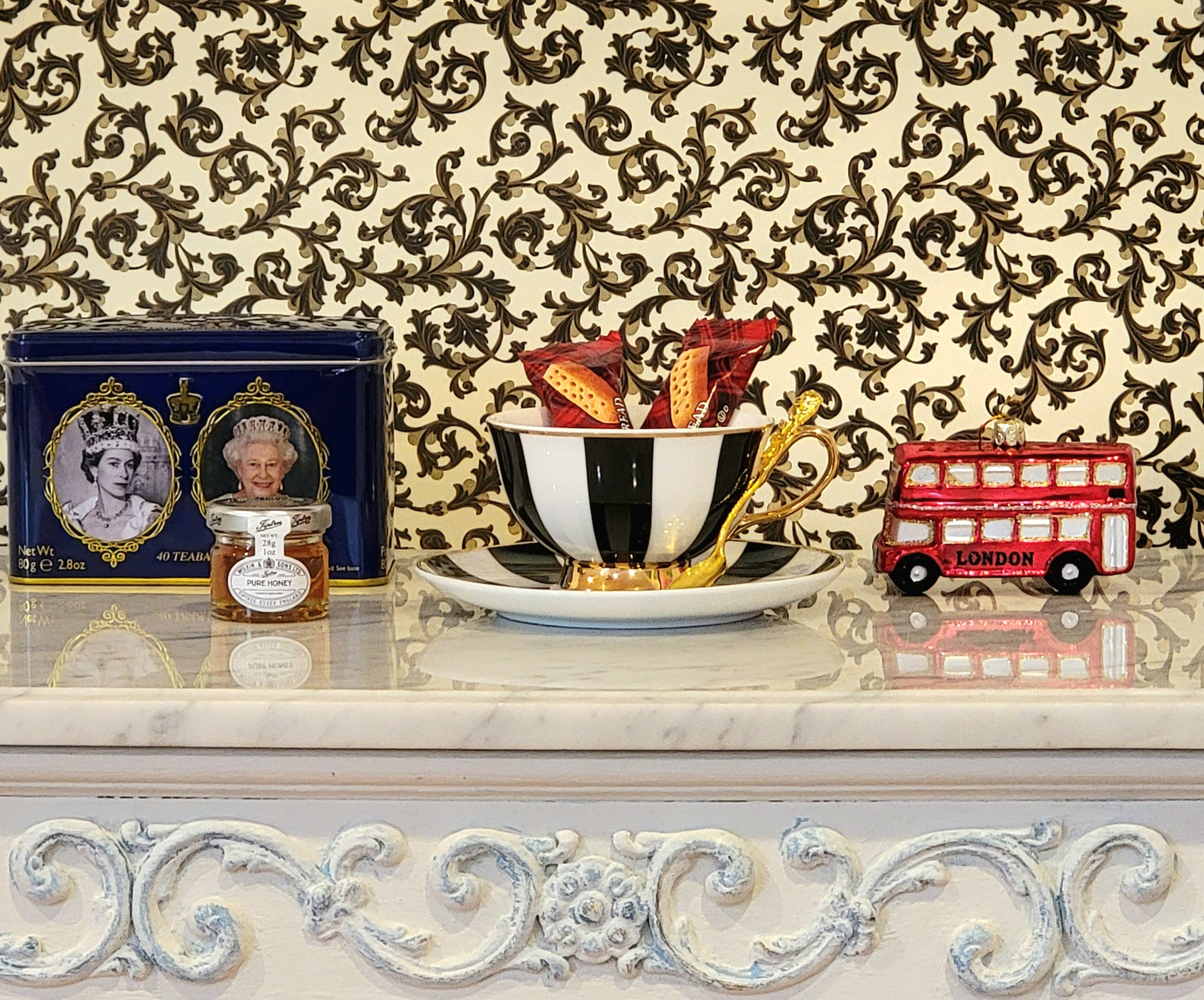 The Queen's Tea Time