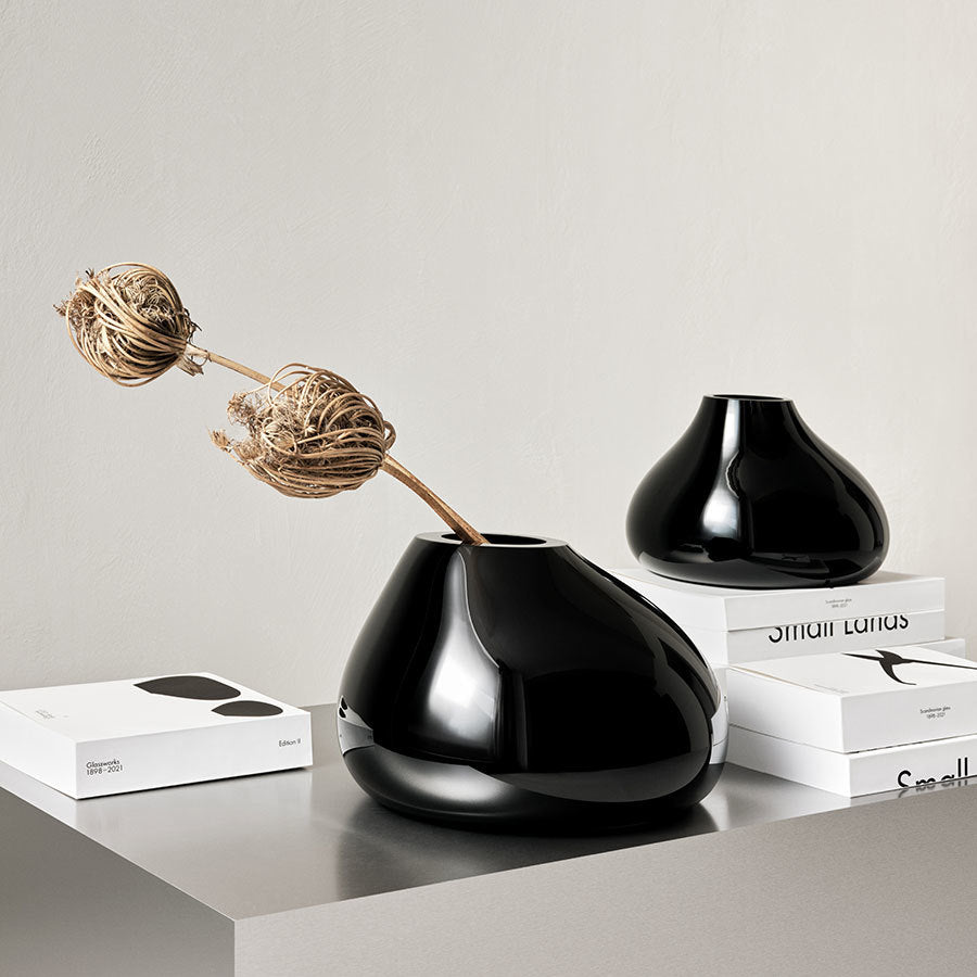 Ebon Black Vase Medium
