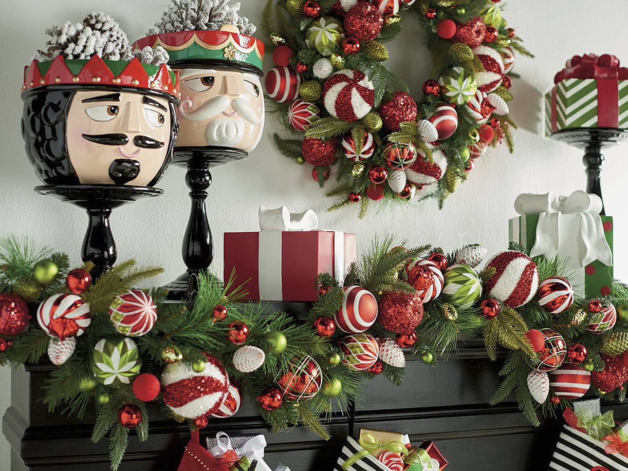 BLOG_christmas-mantel-garland.jpg