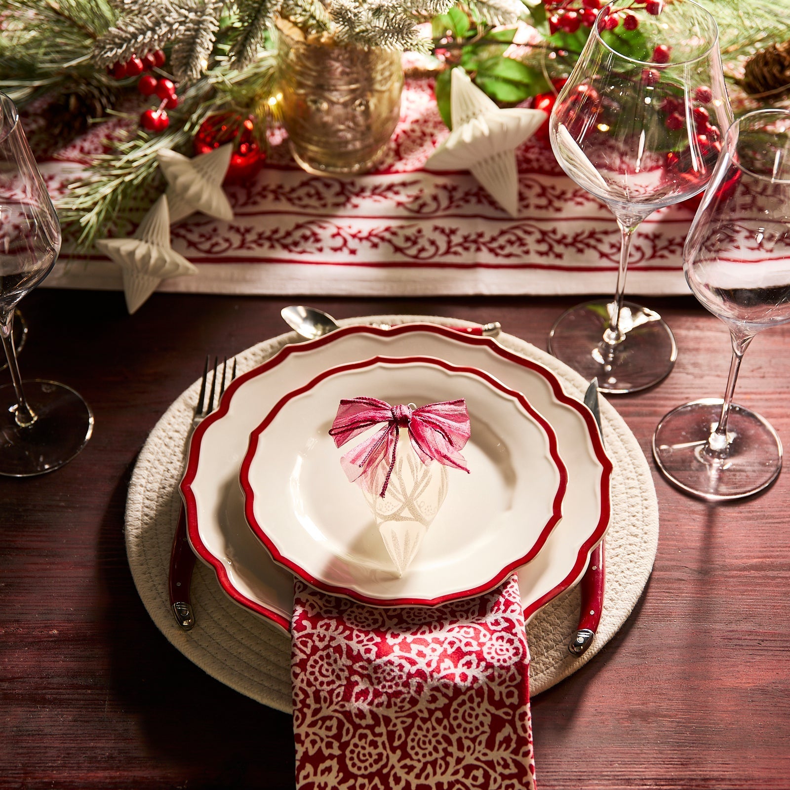 Stella Scalloped Crimson Salad Plate