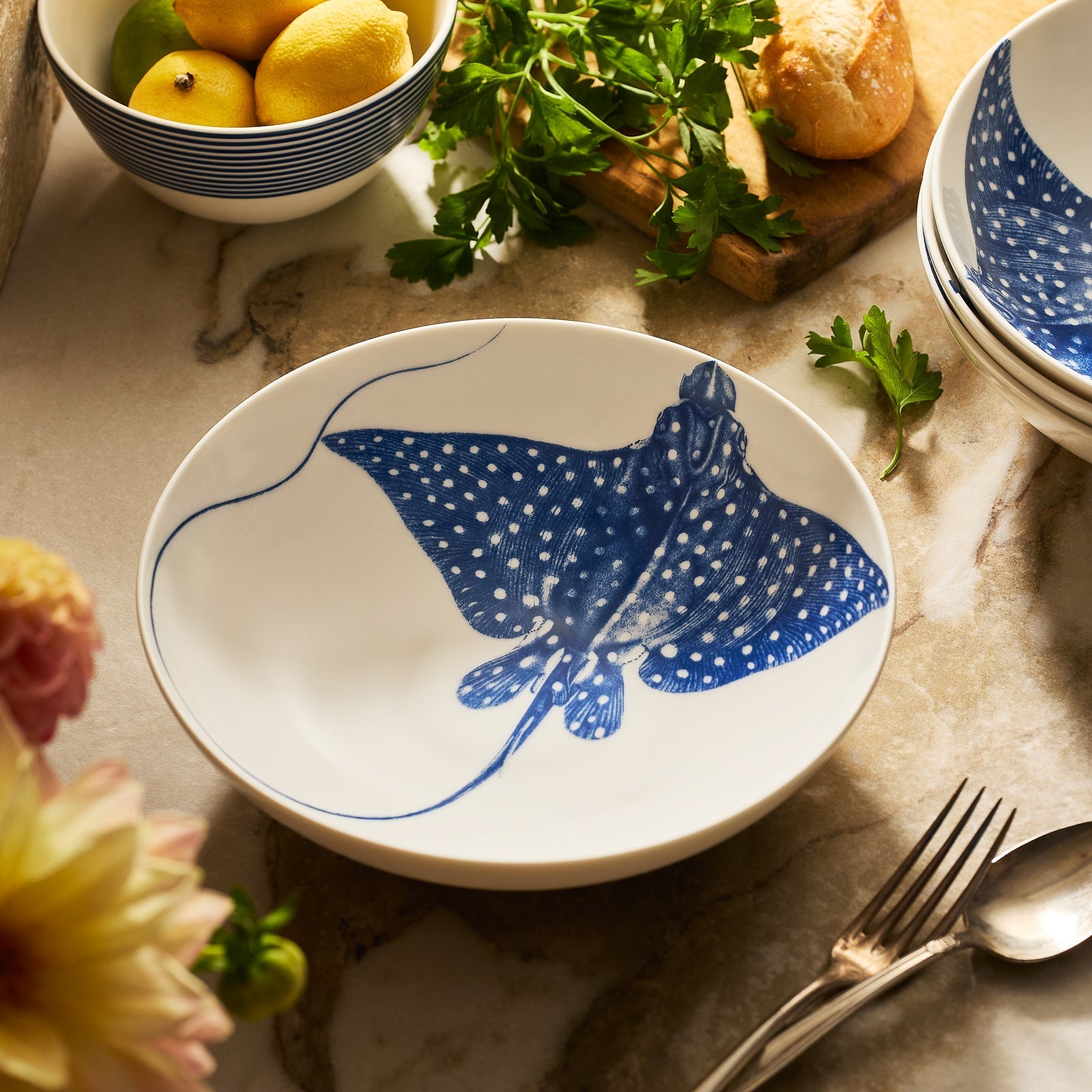 "Ray" the Stingray Entrée Bowl