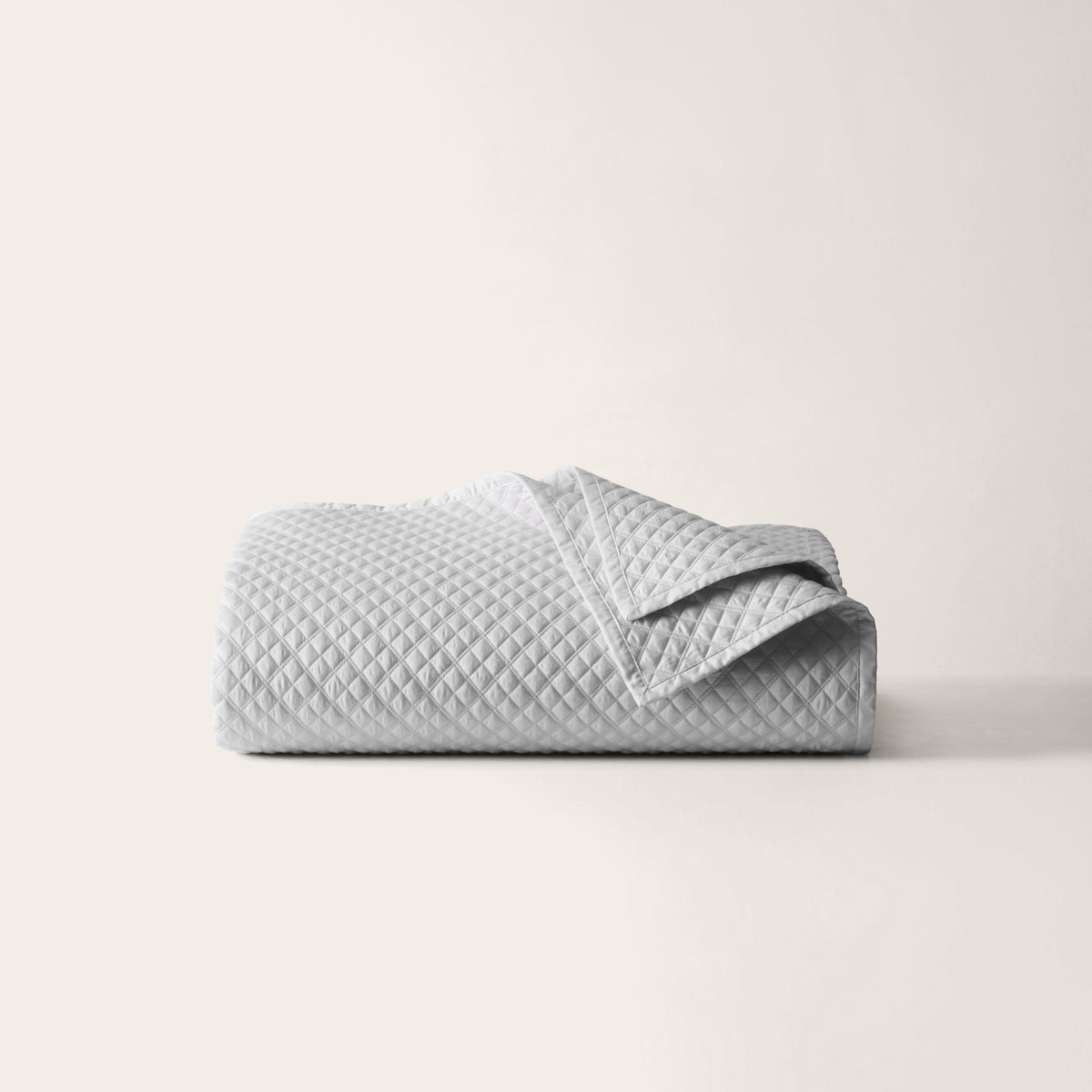 Argyle Sateen Quilt - True Platinum