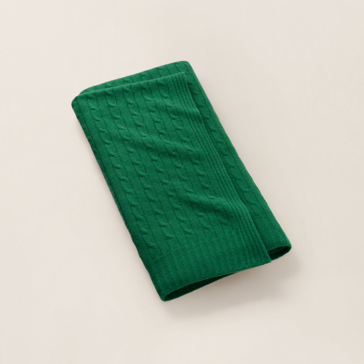 The Iconic Cable Cashmere Throw Blanket in Kelly Green